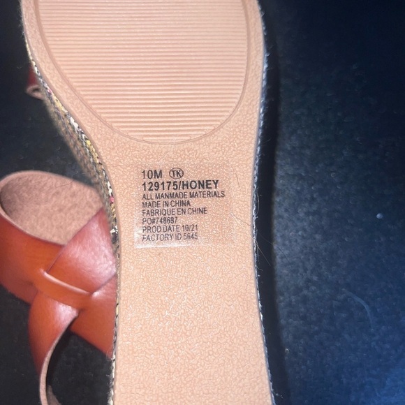 NWOT Maurices Brown Platform Sandals with Adjustable Ankle Strap - Picture 2 of 4